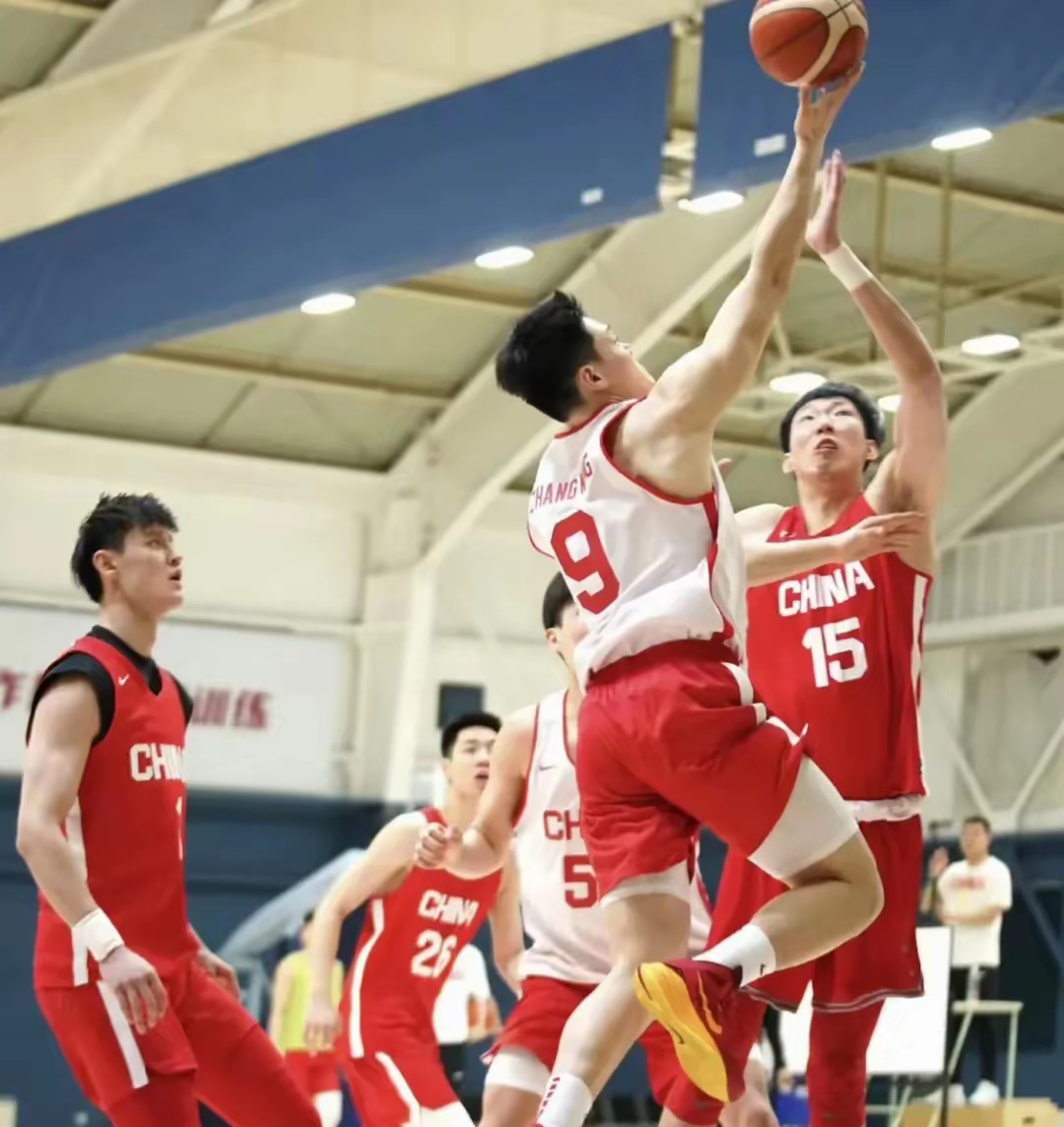 火药味十足:球场上的对决异常激烈,局面扑朔迷离的简单介绍 火药味十足:球场上的对决异常激烈,局面扑朔迷离的简单介绍