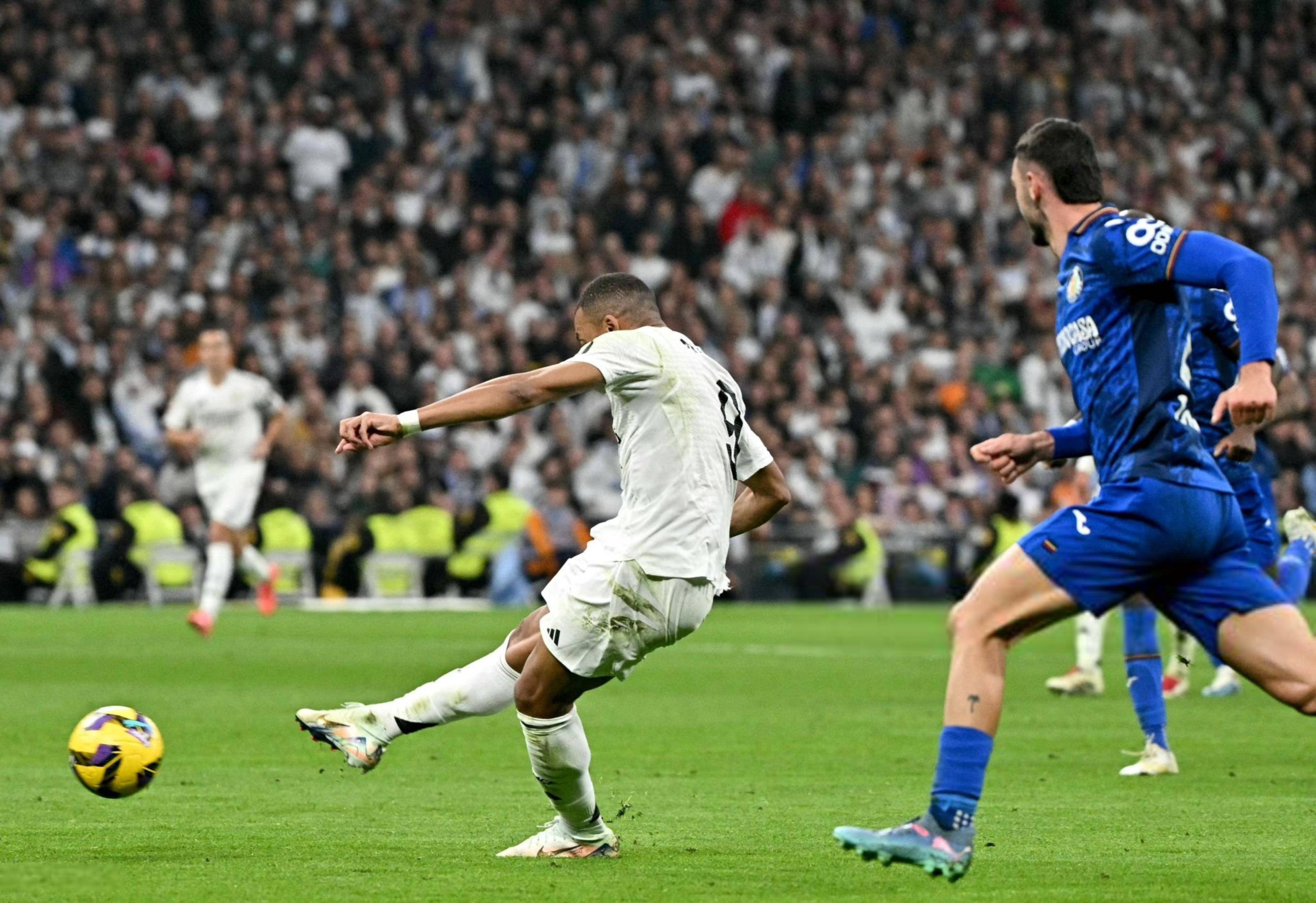 爱游戏官方入口-包含赫塔菲2比0完胜，击败对手力压前行的词条