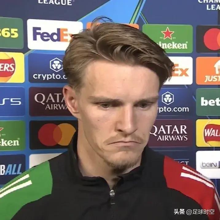 阿森纳后卫遭遇误判,球迷不满裁判表现 阿森纳后卫遭遇误判,球迷不满裁判表现