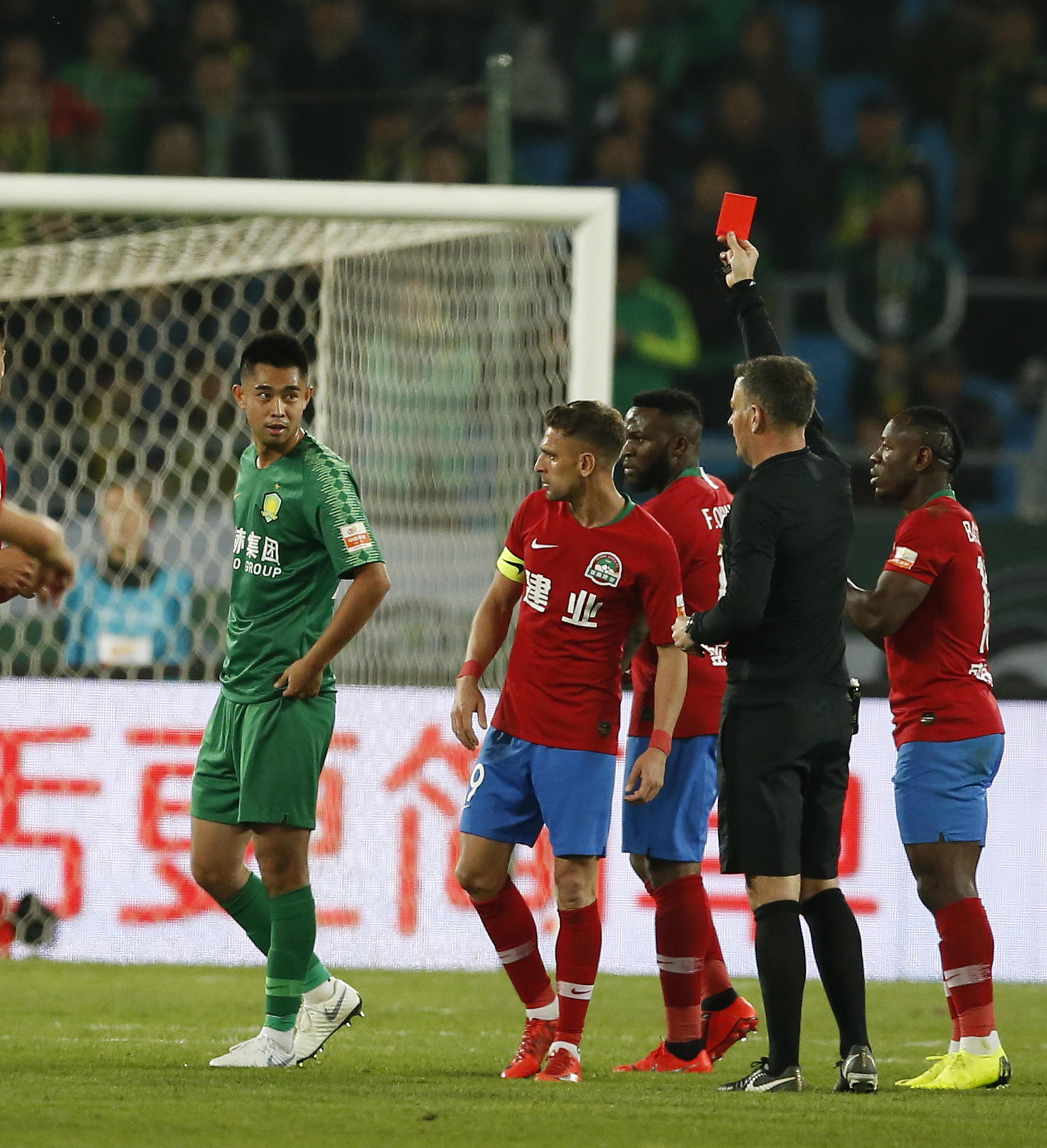 关于河南建业迎战北京中赫国安，保级形势严峻谁能保住三分？的信息