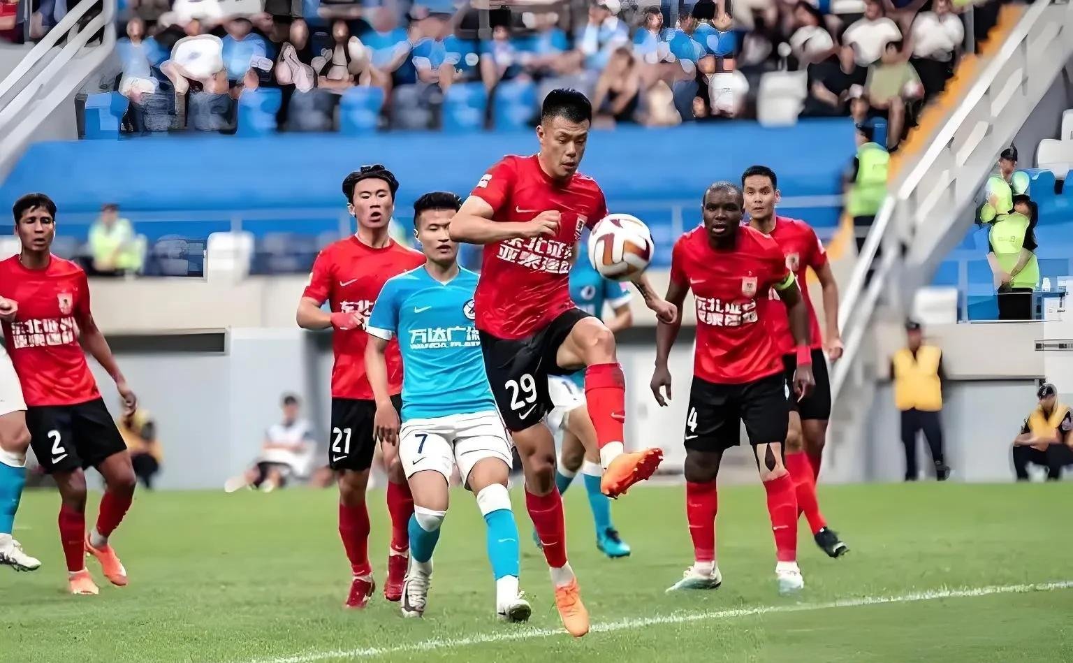 爱游戏官方登录入口-包含青岛黄海客场挑战深圳佳兆业，新晋升班马迎战老牌强队的词条