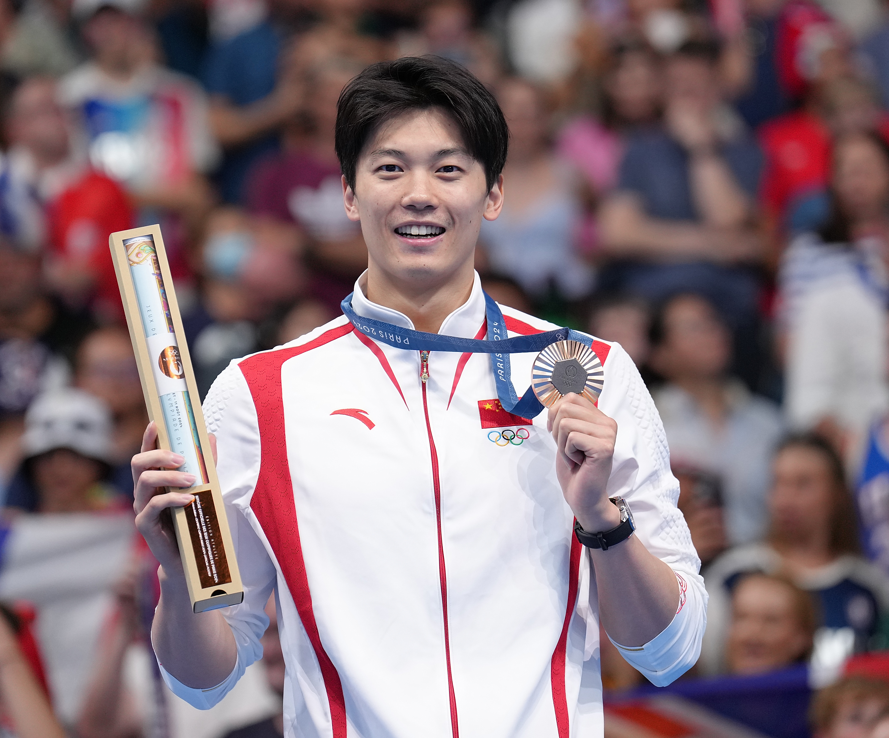 爱游戏网页版-法国游泳名将摘金，再次登上领奖台