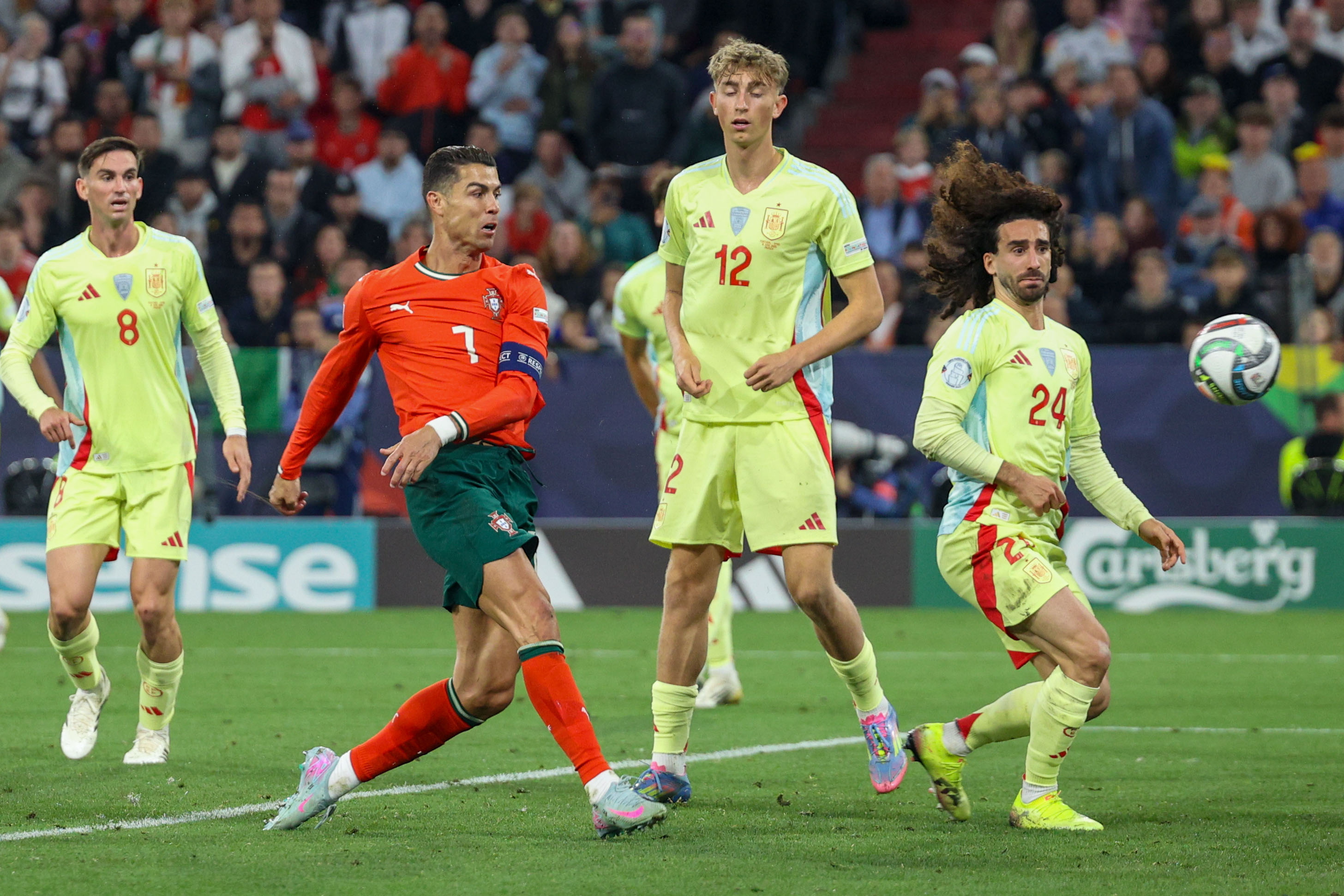 葡萄牙队员连续取胜,势不可挡进军欧洲联赛的简单介绍 葡萄牙队员连续取胜,势不可挡进军欧洲联赛的简单介绍