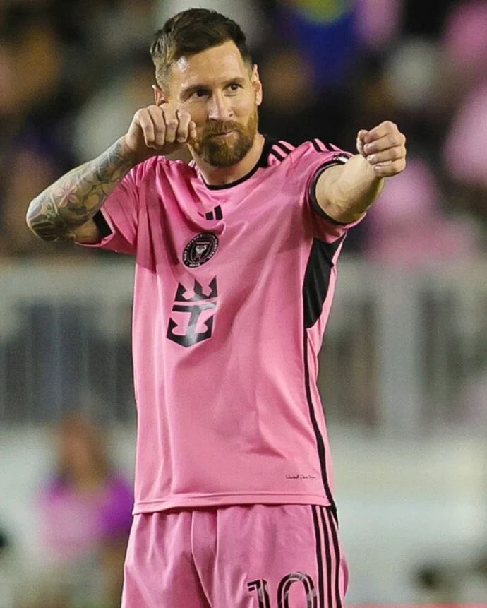 爱游戏平台-巴萨主场失利，梅西仍可望冲击射手榜冠军