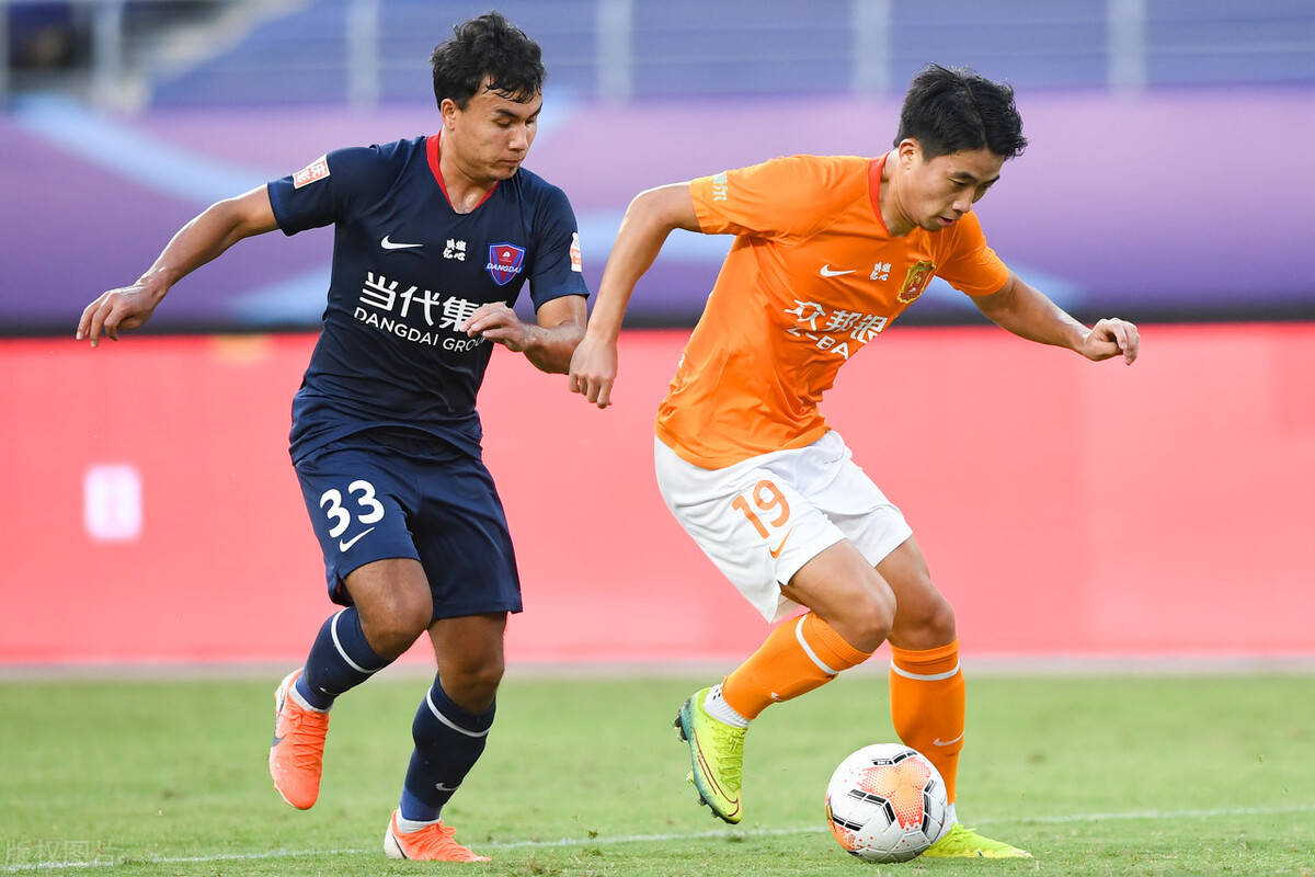 爱游戏官网入口-重庆当代主场逼平广州恒大，取得珍贵分数