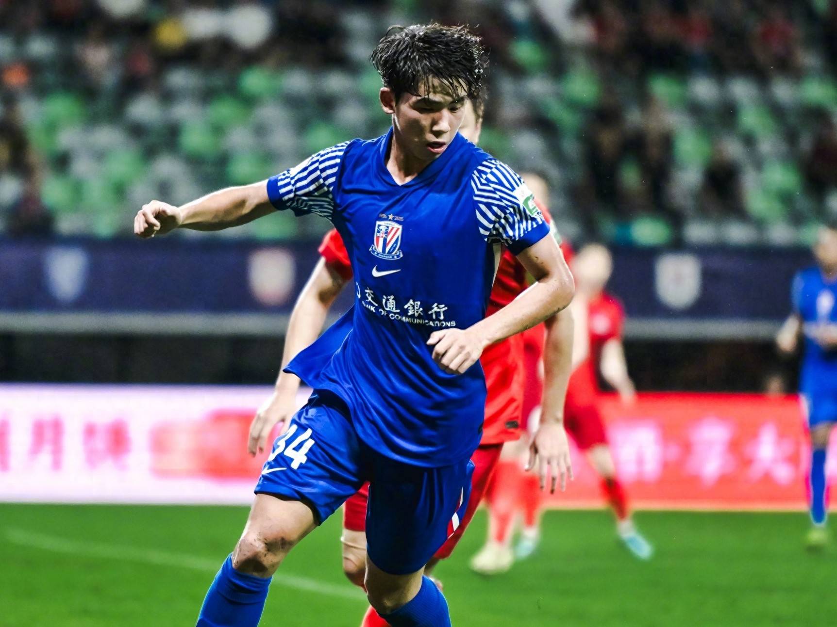 爱游戏培训-利兹联小将崭露头角，展现出色技术天赋的简单介绍