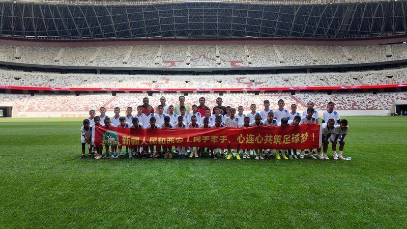 西北区域足球联赛进行中，四川队迎战甘肃队的简单介绍