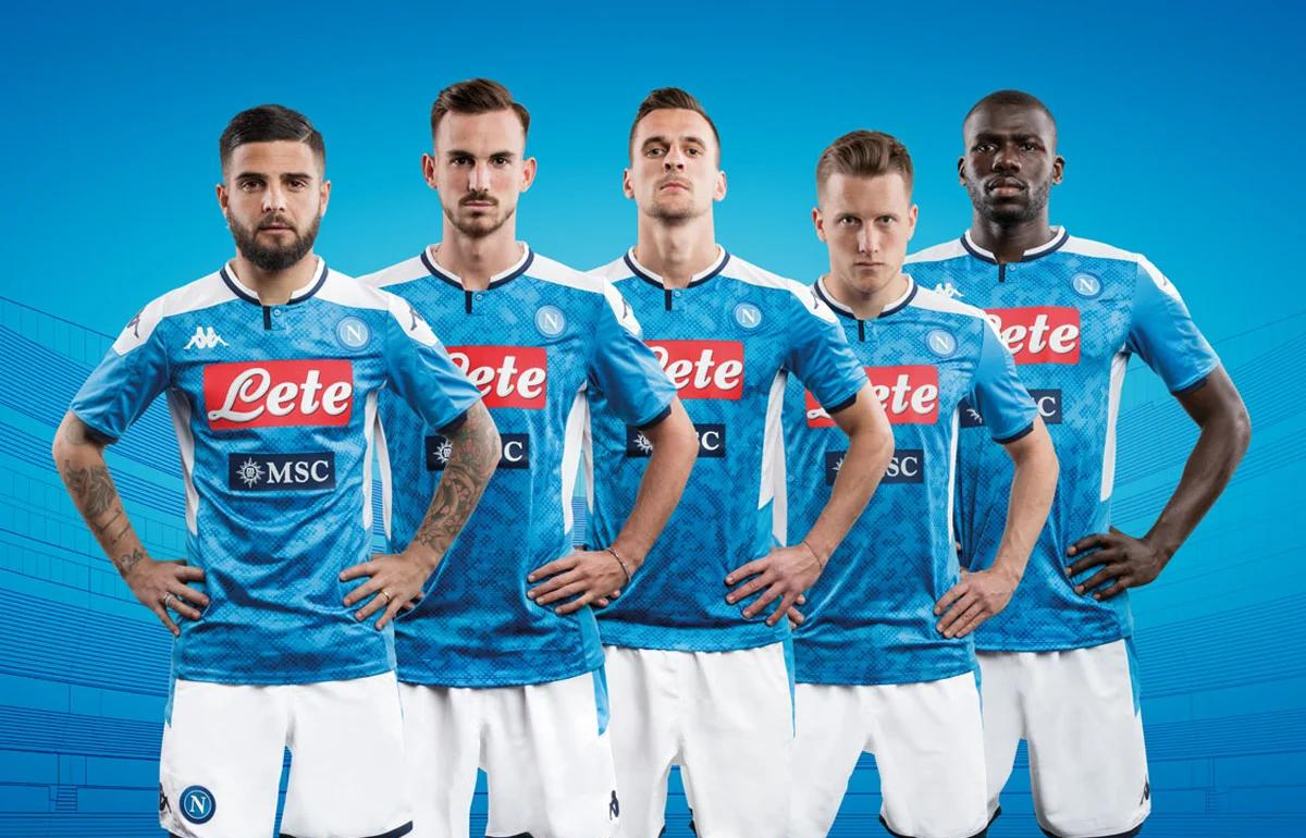 AC米兰和那不勒斯展开激烈对决 AC米兰和那不勒斯展开激烈对决