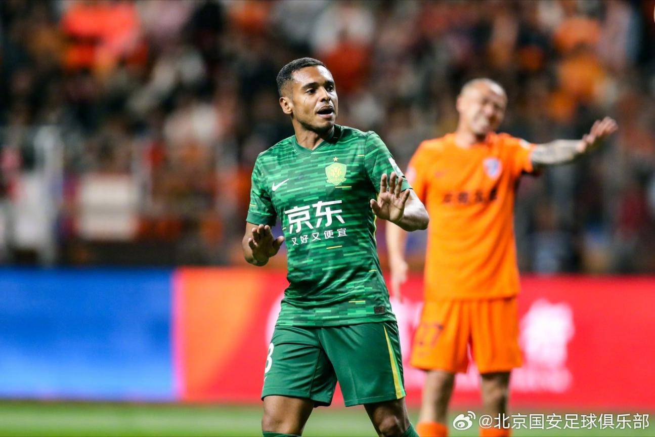 国安队员表现出色,成功击败对手 国安队员表现出色,成功击败对手