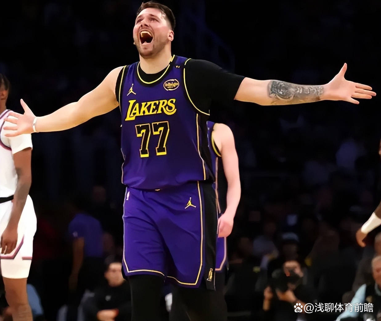 快船胜湖人,占领西部榜首 快船胜湖人,占领西部榜首